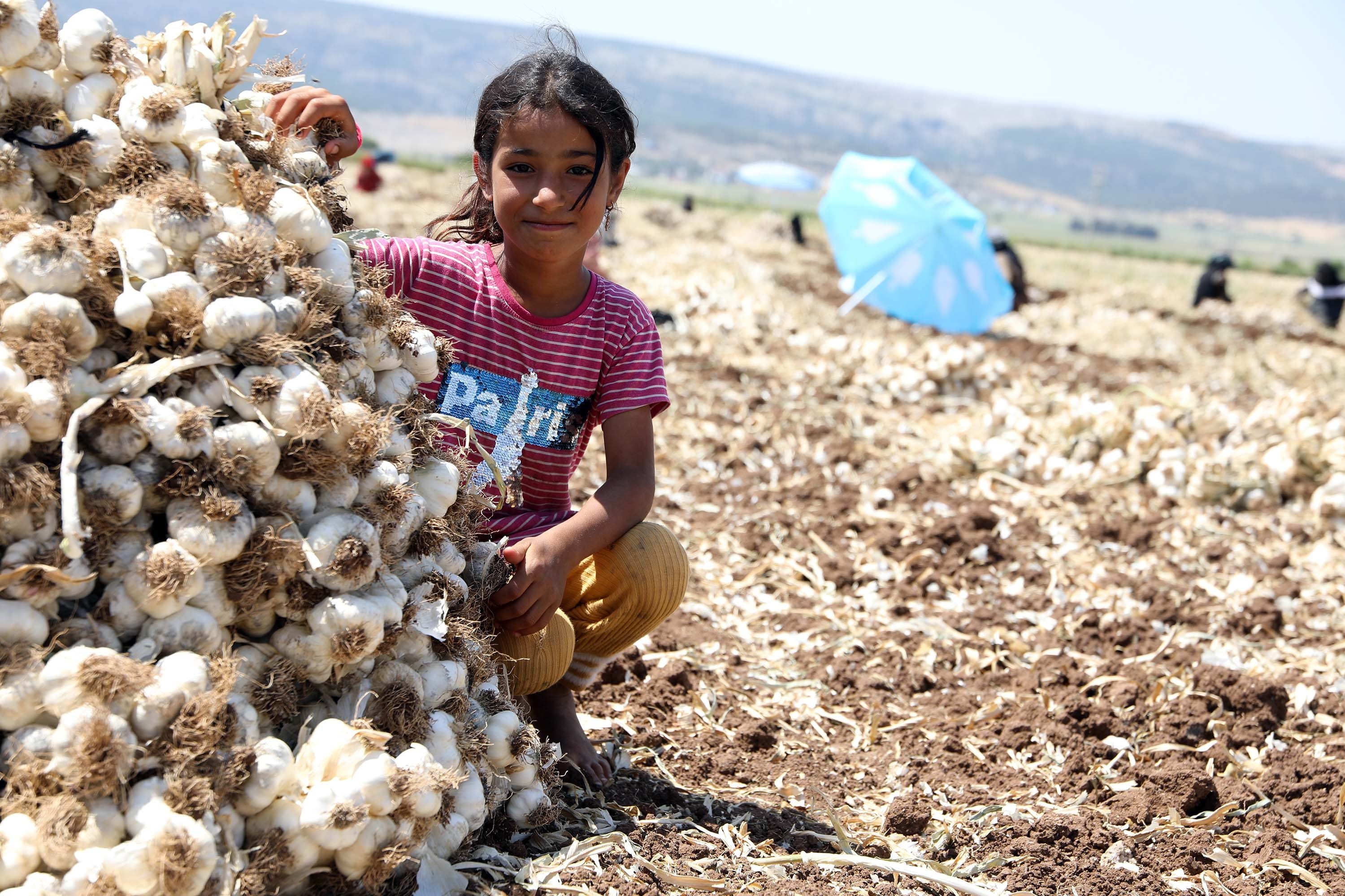 ‘ÜRETİCİ UCUZ SATIYOR, TÜKETİCİ PAHALIYA ALIYOR’