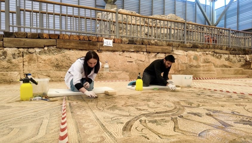 1500 yıllık tek parça mozaik gün yüzüne çıkıyor