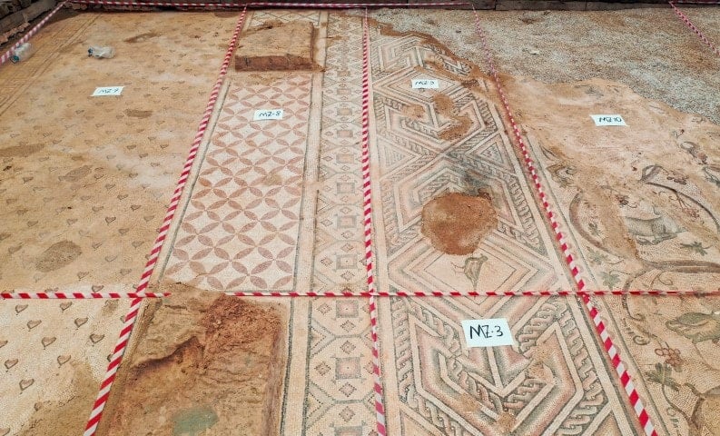 1500 yıllık tek parça mozaik gün yüzüne çıkıyor