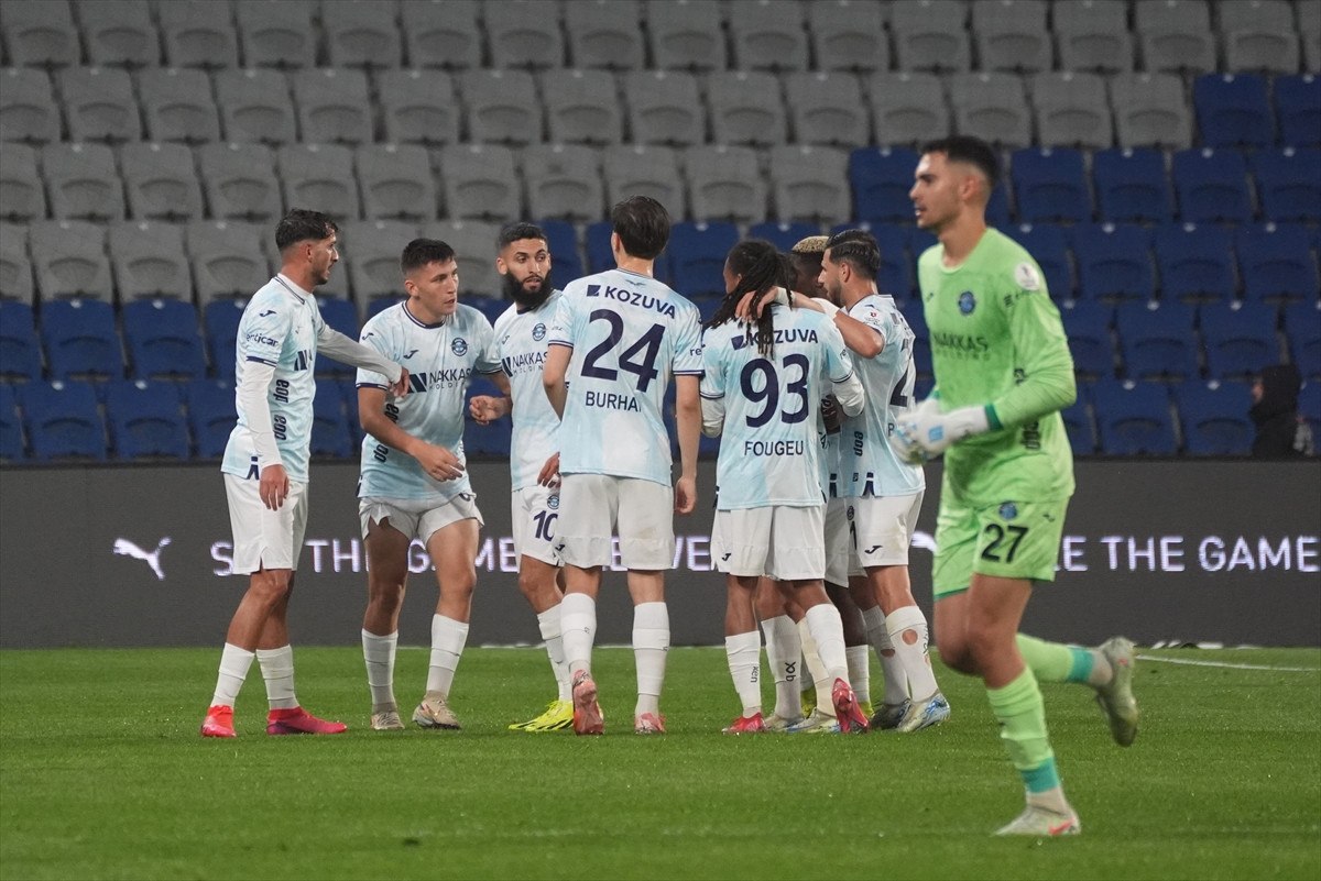 Adana Demirspor, 10 kişi kaldı