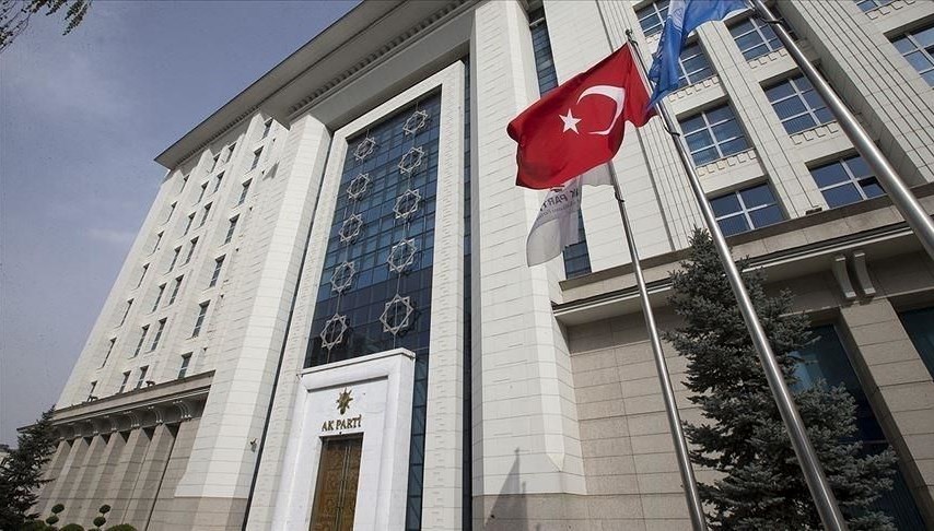 AK Parti'de seçim günü: Mevcut yönetim yeniden seçildi