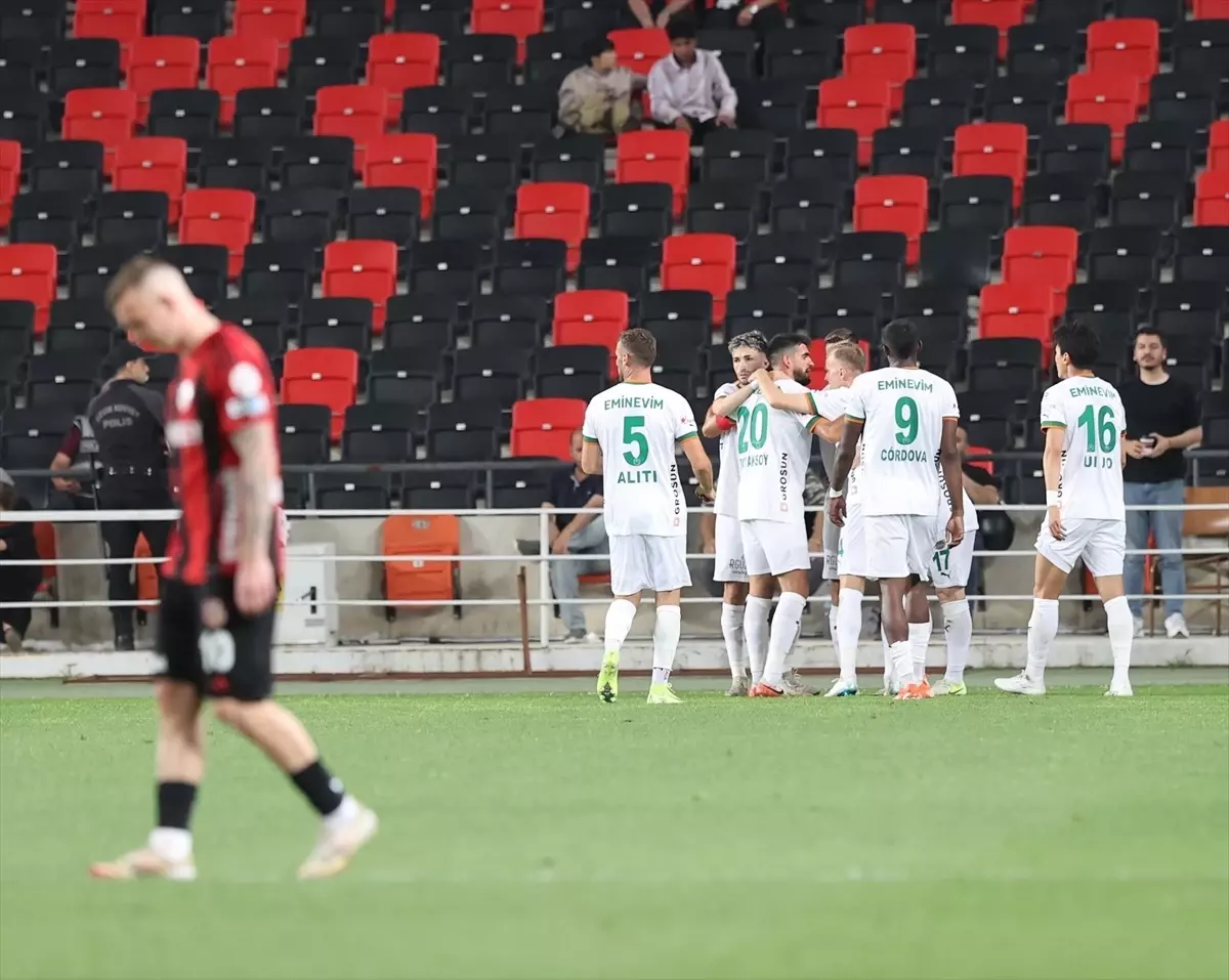 Alanyaspor'dan hayati 3 puan! Küme düşme hattı cadı kazanına döndü