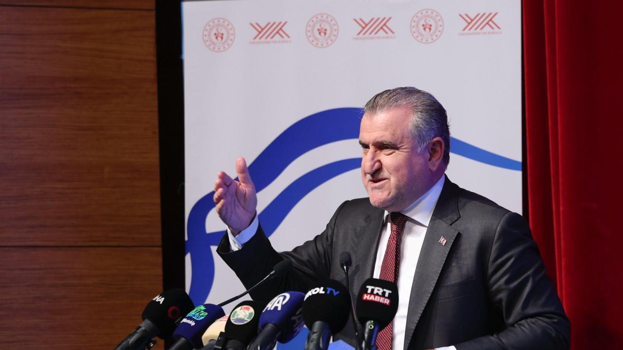 Bakan Bak'tan Galatasaray'a tebrik