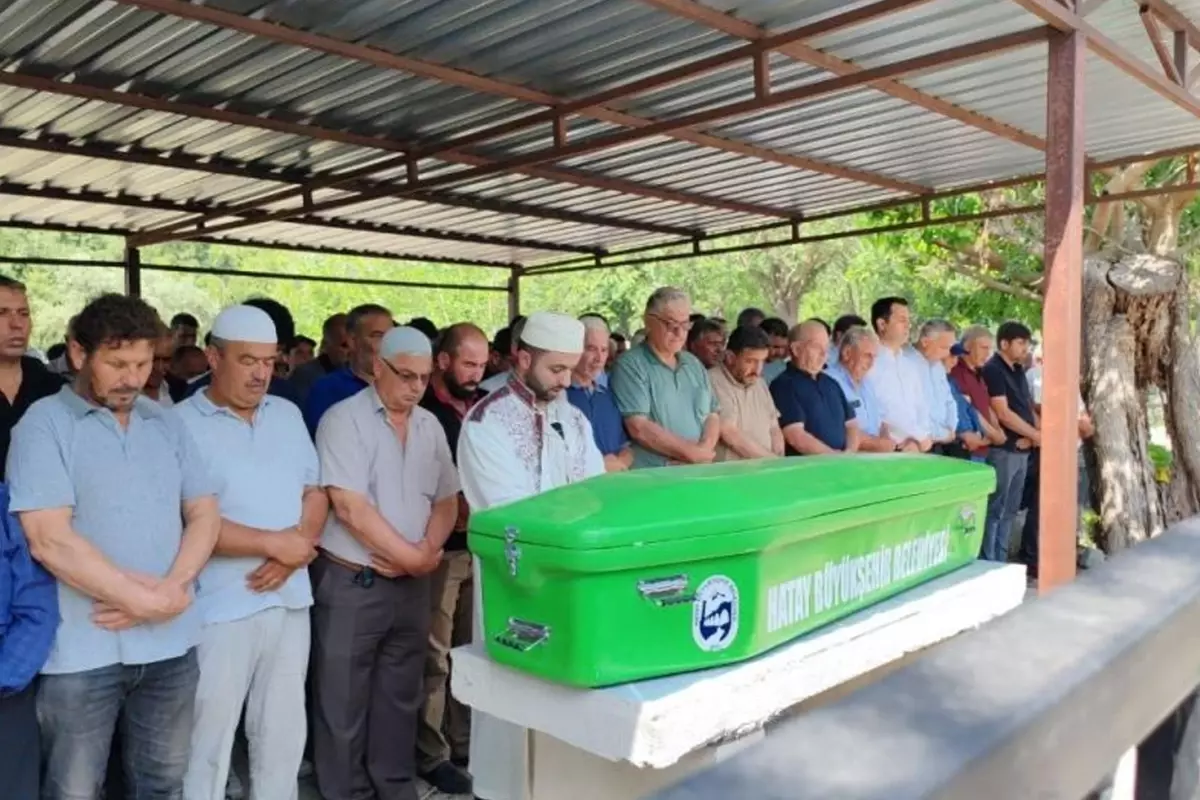 Beynine pıhtı atan 12 yaşındaki çocuk hayatını kaybetti