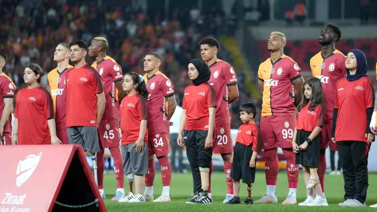 Depremzede Engelli Bireylerden Türkiye Kupası Finalinde Farkındalık Seremonisi