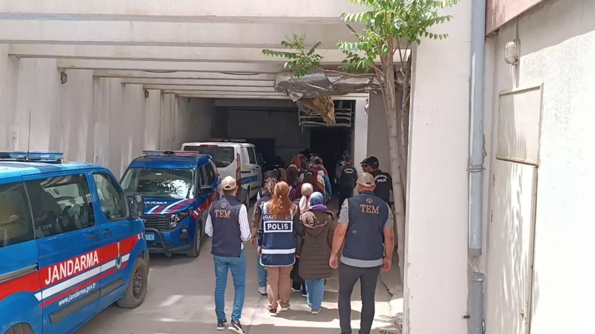 FETÖ Operasyonu: 225 Gözaltı, 77 Tutuklama