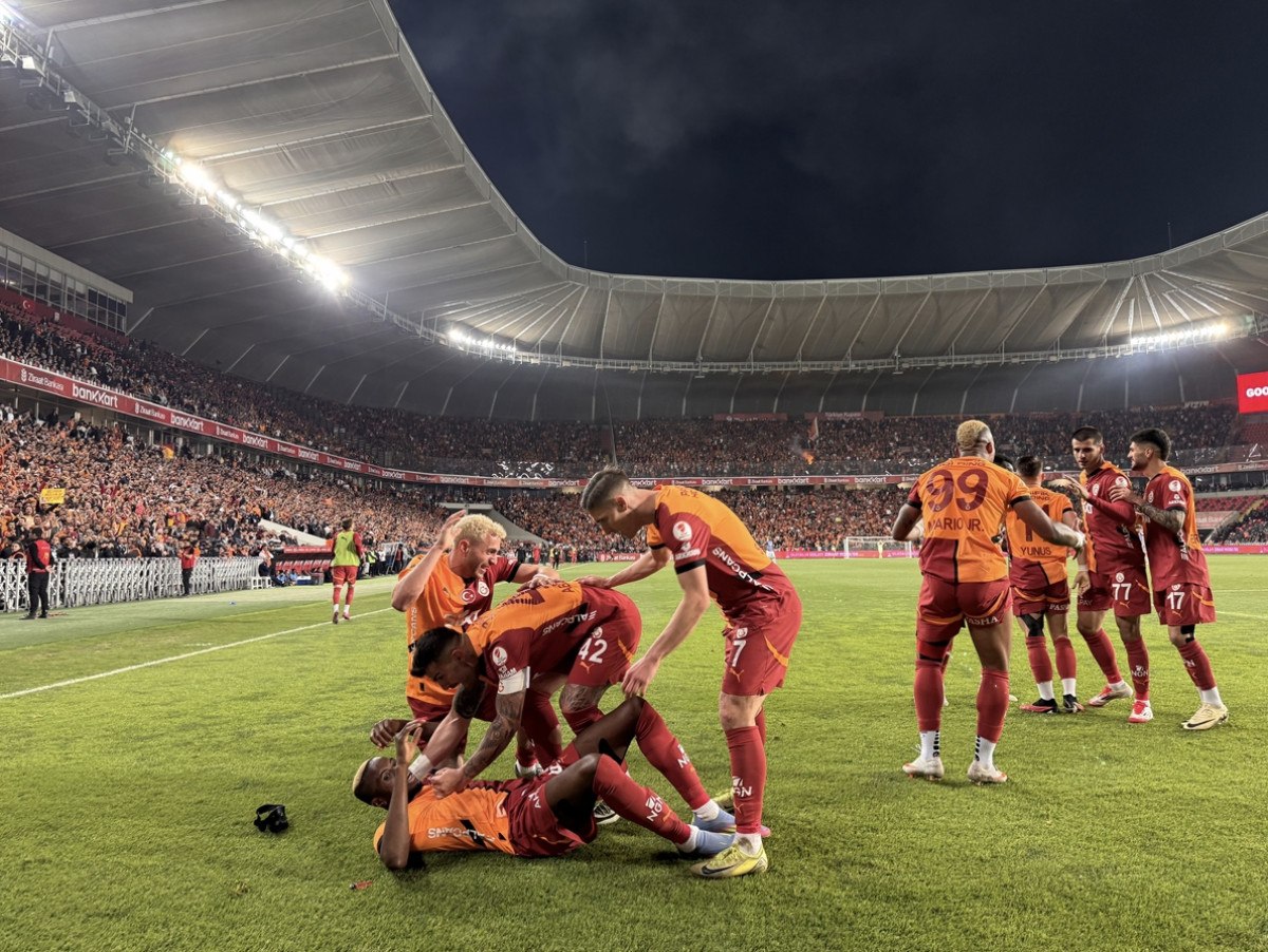 Galatasaray, 5 sezon sonra Türkiye Kupası'nı kaldırdı