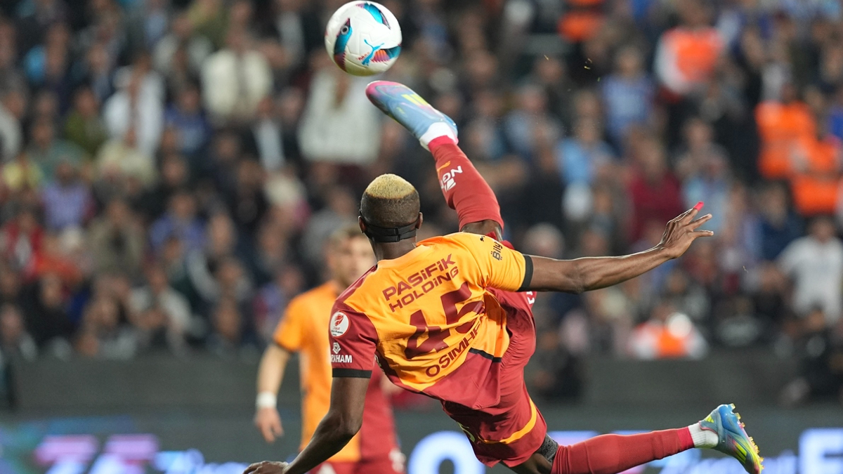 Galatasaray taraftarları yönetimden Osimhen'i istedi: Niyeryalı golcünün tepkisi gündem oldu
