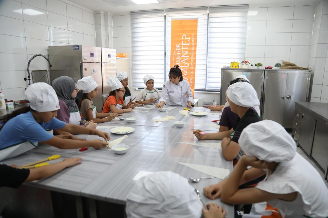 SPOR MERKEZLERİ DE YAZ OKULLARI KAPSAMINDA FAALİYETLERİNİ SÜRDÜRECEK