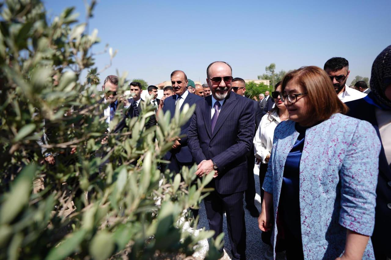 Gaziantep Büyükşehir, Bağdat'taki Türkiye Bahçesi'ne 5 bin fidan dikti