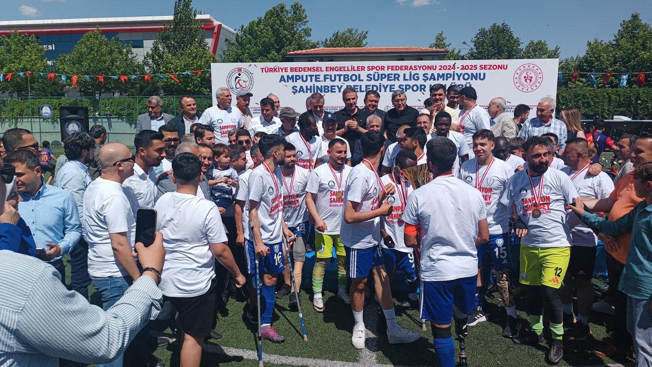 Gaziantep temsilcisi 3-0 galip geldi, zaferi şampiyonlukla taçlandırdı