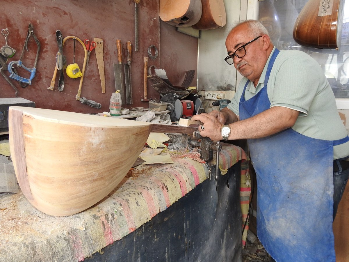 YILLARDIR SEVGİYLE İŞİNİ YAPIYOR