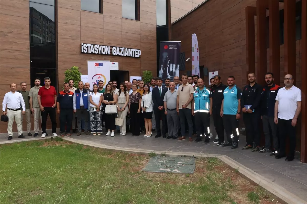 Gaziantep'te afet yardım görevlilerine Ruh Sağlığı Eğitimi verildi