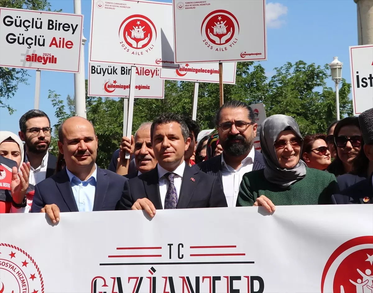 Gaziantep'te Aile Yılı Kortej Yürüyüşü