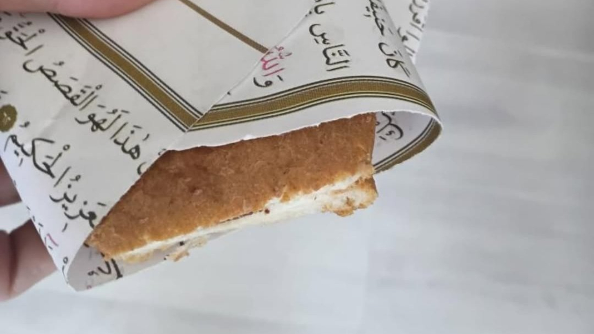 Gaziantep'te kantinci Kur'an-ı Kerim sayfalarını tost kağıdı yaptı