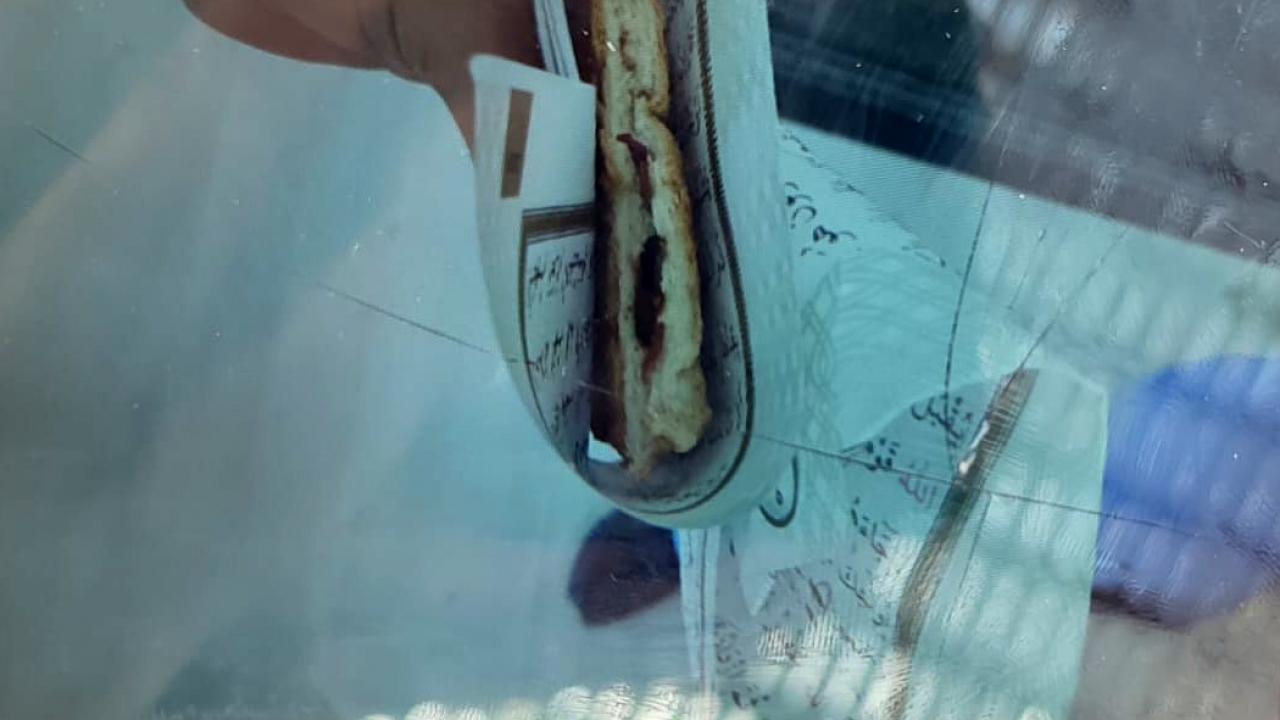 Gaziantep'te kantinci Kur'an-ı Kerim sayfalarını tost kağıdı yaptı