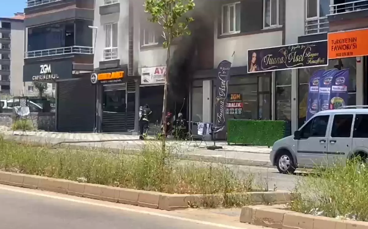 Gaziantep'te Marangoz Dükkanında Yangın Çıktı