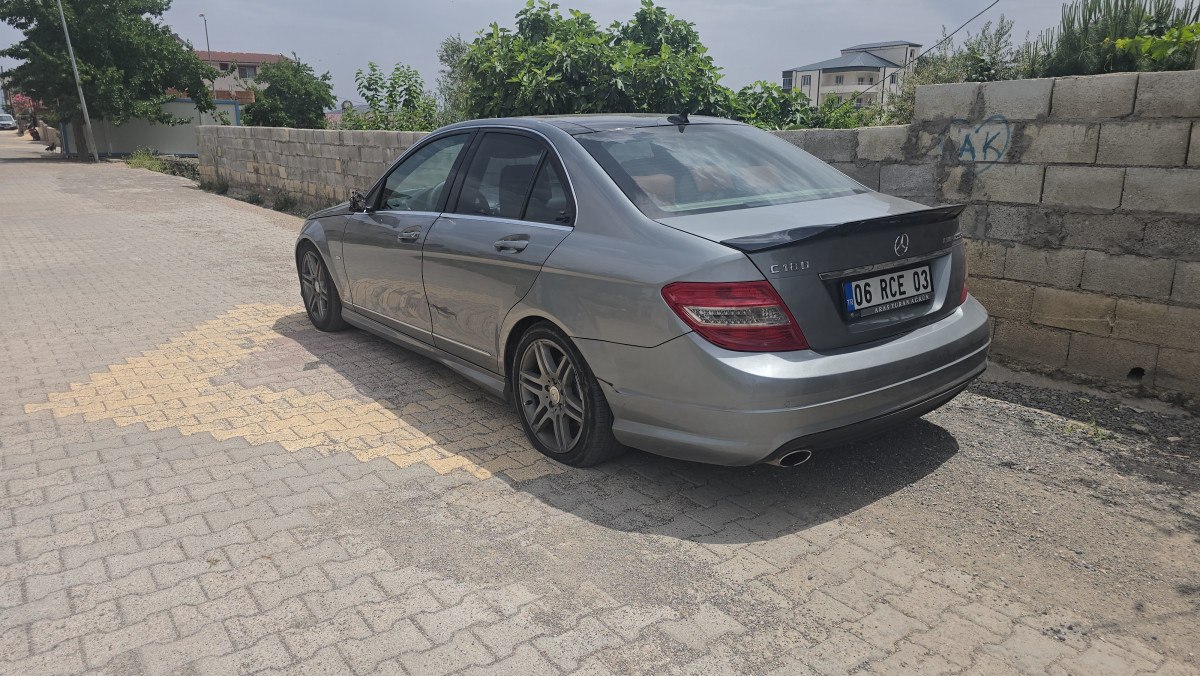 Gaziantep'te otomobil ile çarpışan motosikletli yaralandı