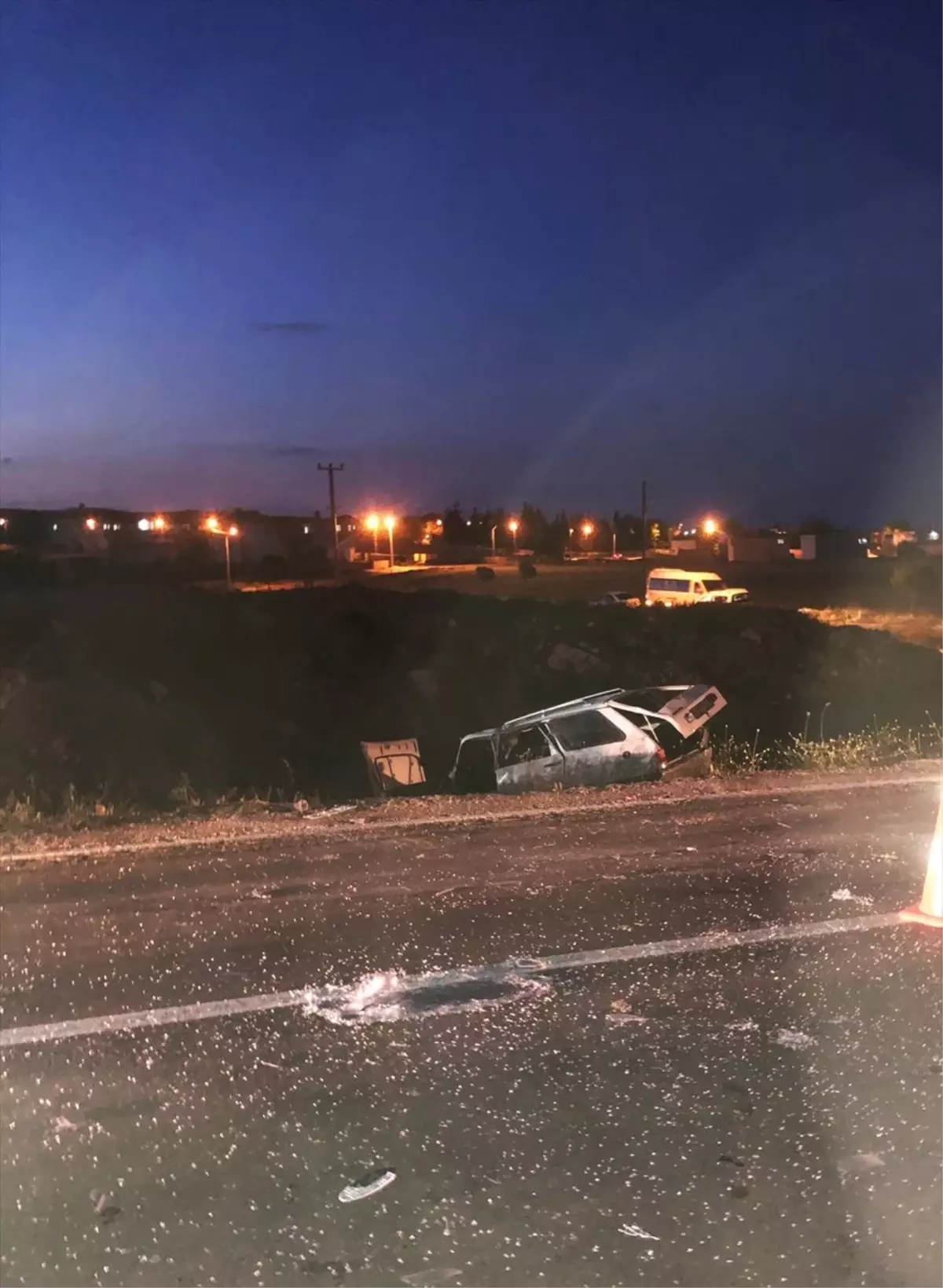 Gaziantep'te Otomobil-Minibüs Kazası: 3 Yaralı