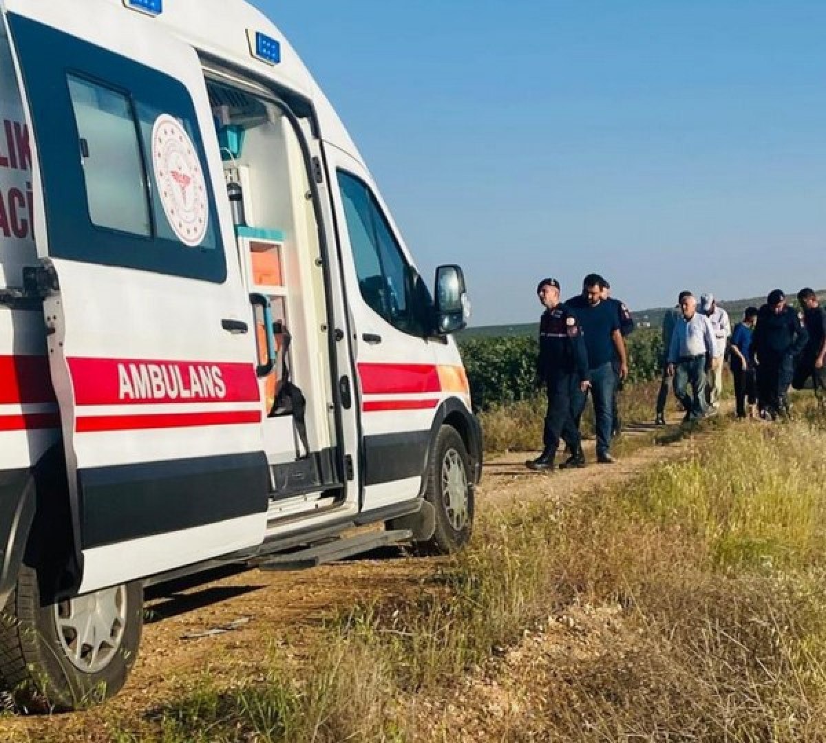 Gaziantep'te sulama kanalına düşen çocuğu annesi kurtardı