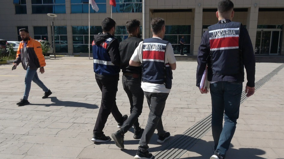 Kilis'te yurda kaçak giren terörist yakalandı