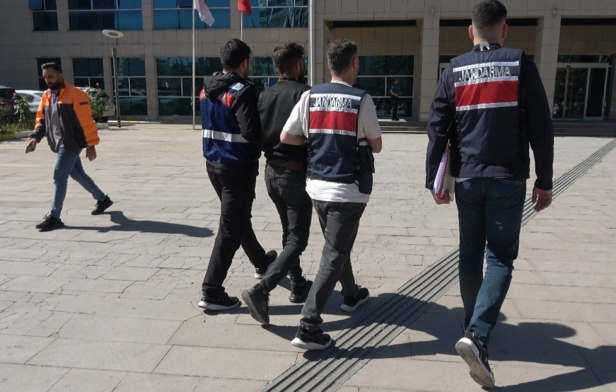 Kilis'te yurda kaçak giren terörist yakalandı