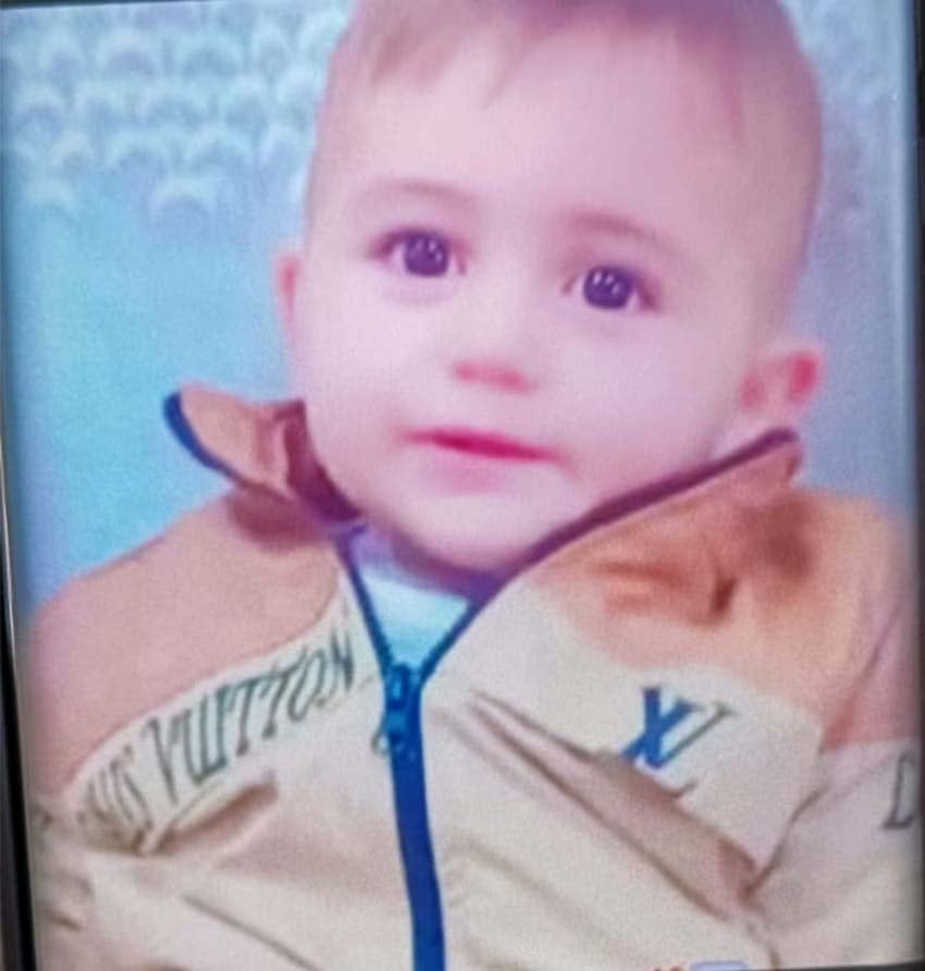 Komşusunun park ettiği aracın altında kalan bebek öldü!