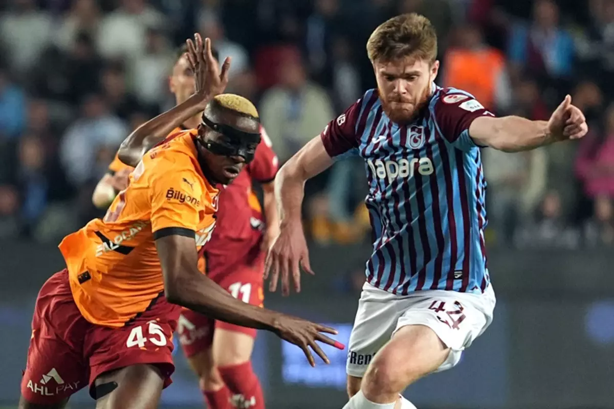 Korkutan sakatlık! Yıldız isim sedyeyle oyundan çıktı