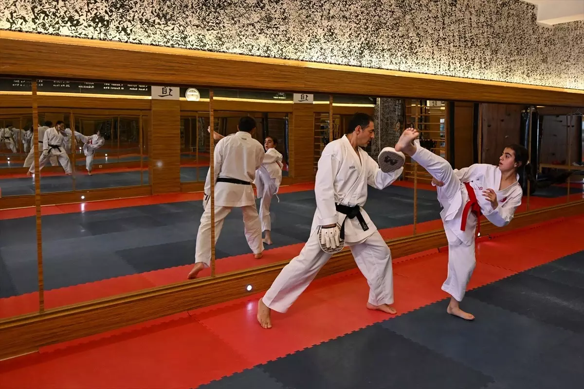 Küçük Karateci Altın Madalya Peşinde