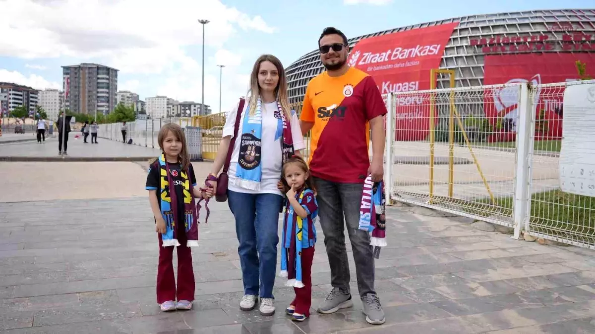 Kupayı alıp eve dönmek istiyoruz