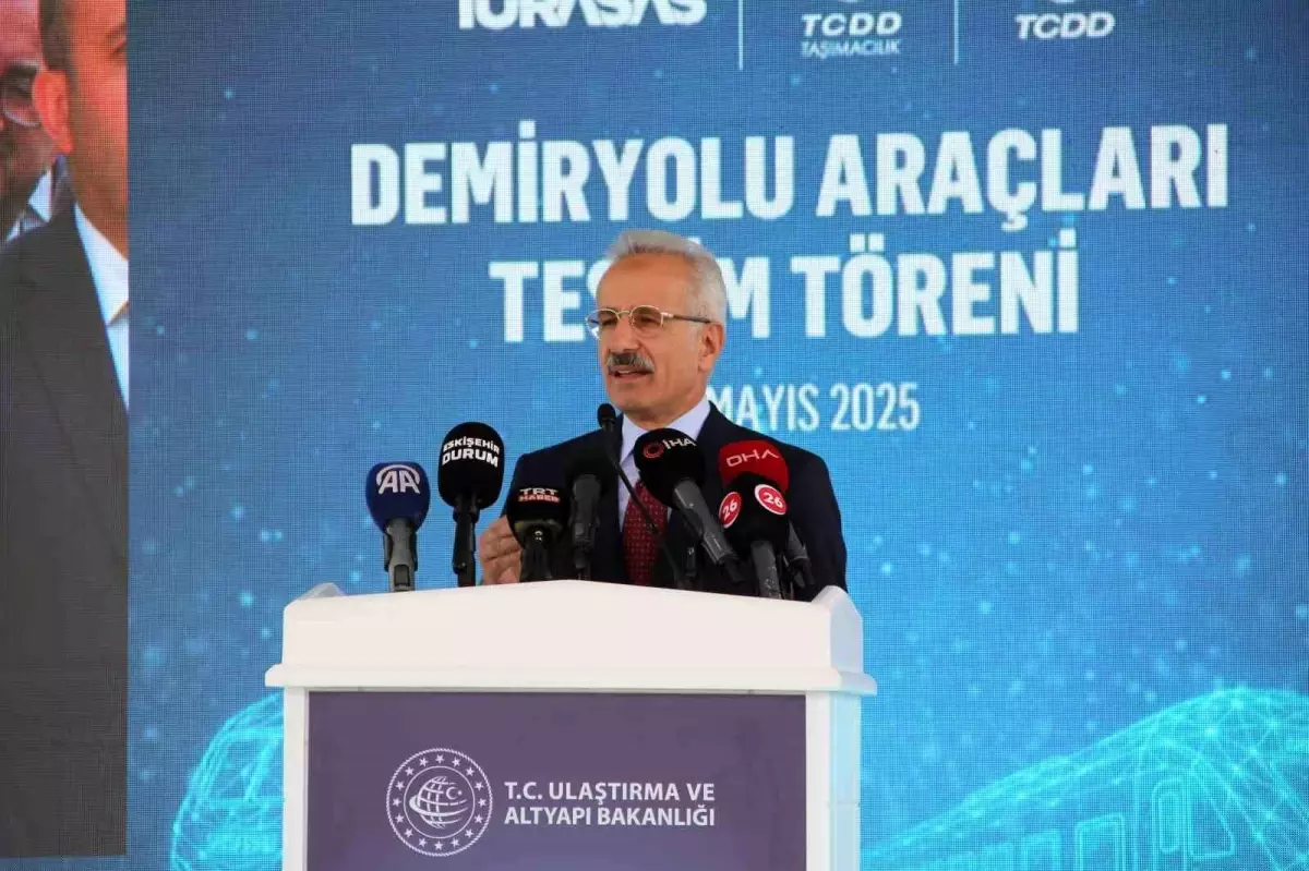 Milli Elektrikli Lokomotif E5000 Tanıtıldı