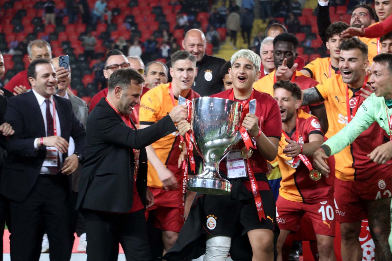 Okan Buruk rekorlara doymuyor! Türkiye Kupası tarihine geçti