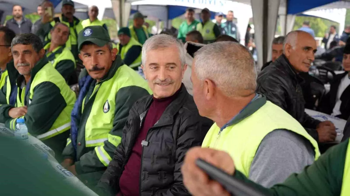 Şahinbey Belediye Başkanı 1 Mayıs'ı Halaylarla Kutladı