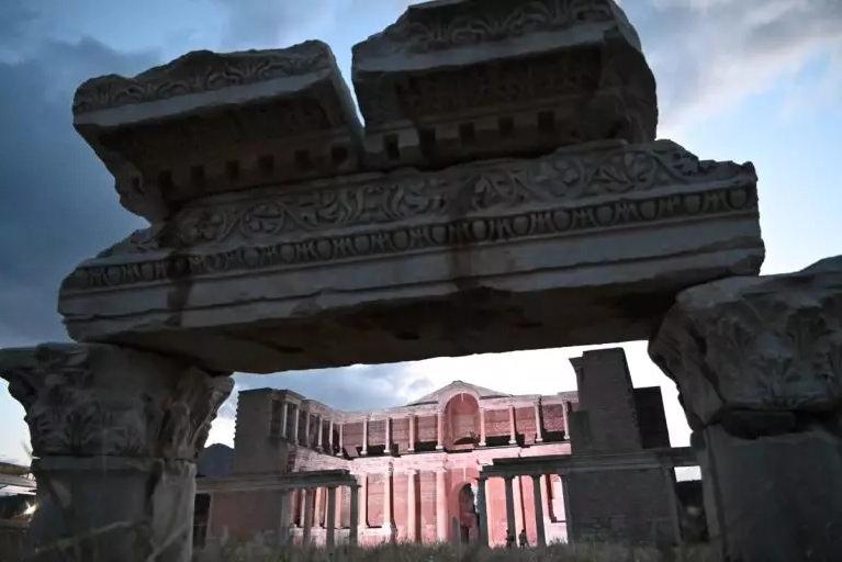 Sardes Antik Kenti gece müzeciliğine kavuşuyor!