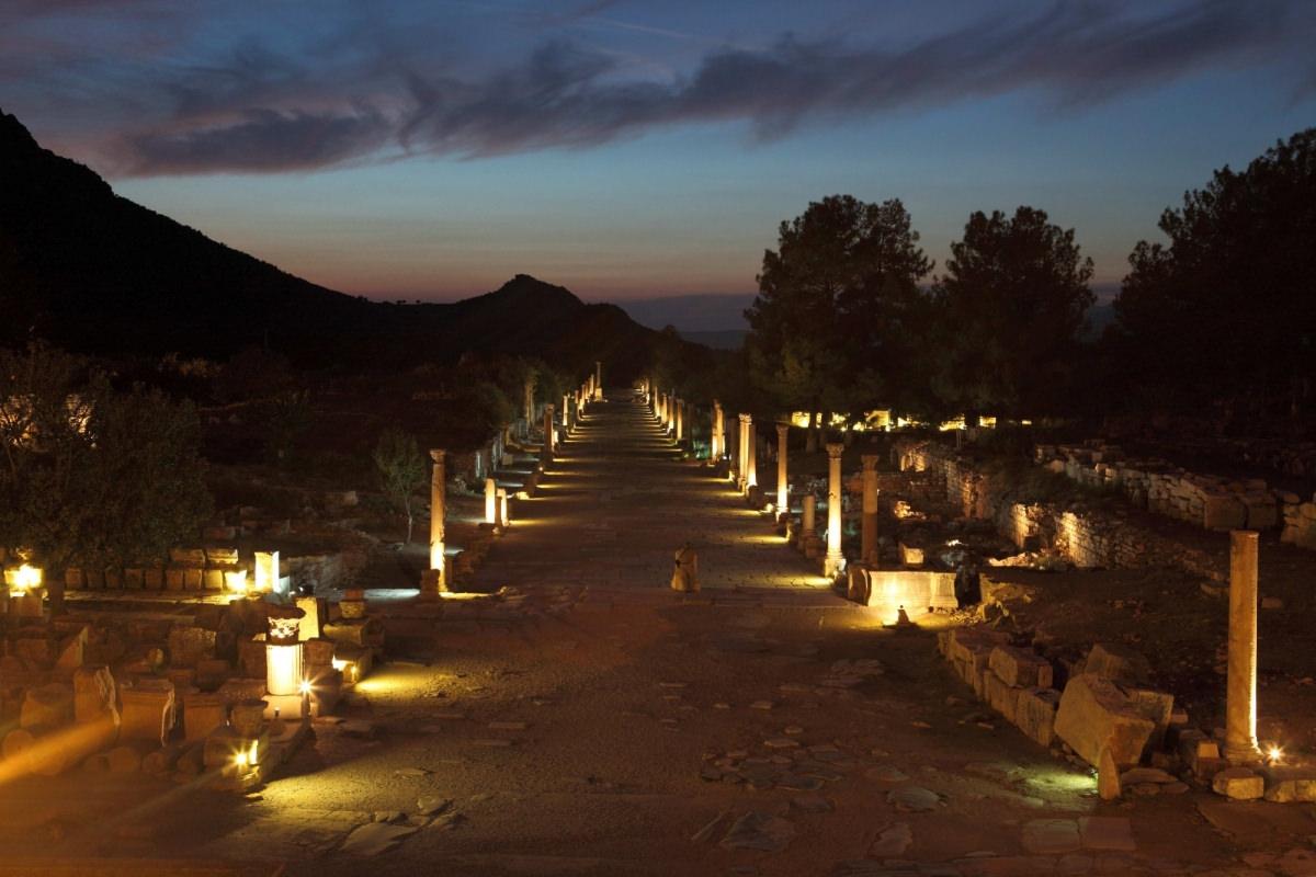 Sardes Antik Kenti gece müzeciliğine kavuşuyor!