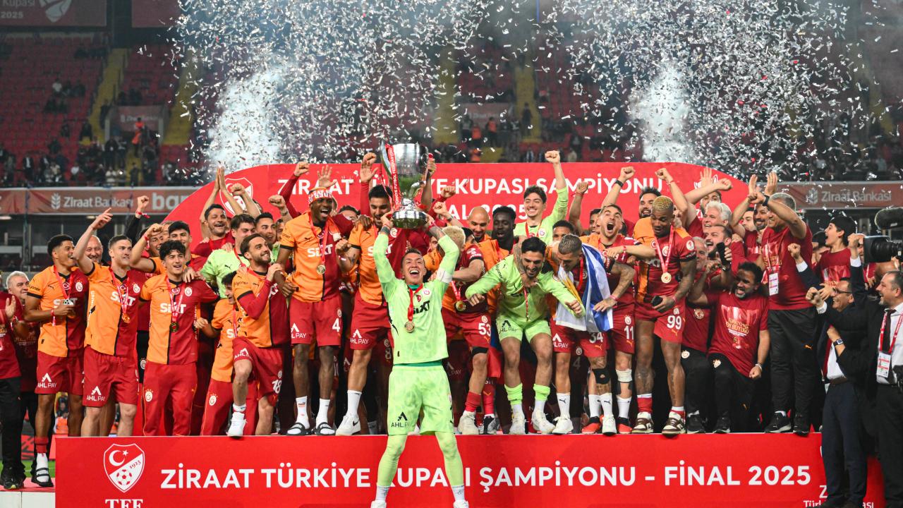 Seremonide Hacıosmanoğlu'na flaş tepki! Elini sıkmadı