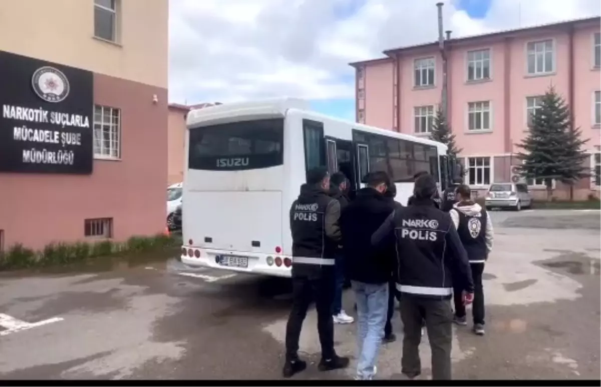 Sivas'ta Uyuşturucu Operasyonu: 8 Tutuklama