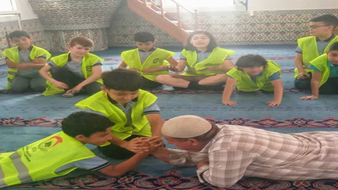 Skandallar devam ediyor: Camide şenlik yaptılar