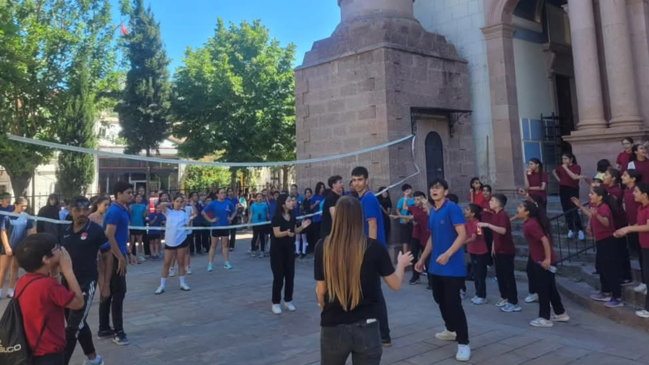 Skandallar devam ediyor: Camide şenlik yaptılar