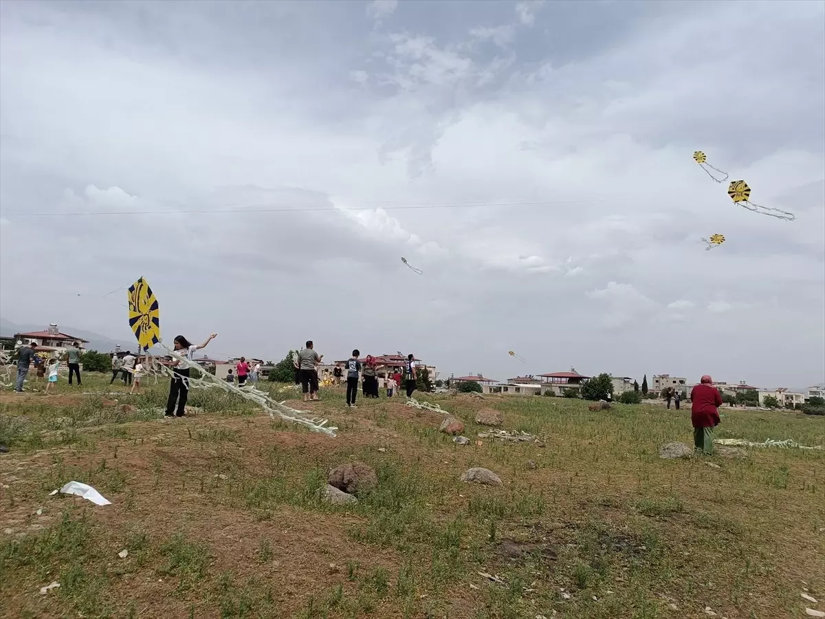 Uçurtma Şenliği Depremzede Çocuklar İçin
