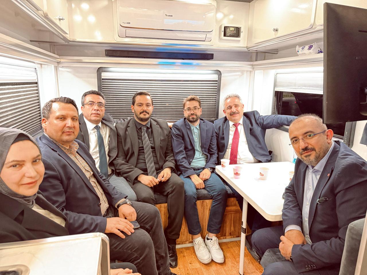 Cansiparane Bir Şekilde O Hak Nöbetini Tutmaya Devam Ediyorlar