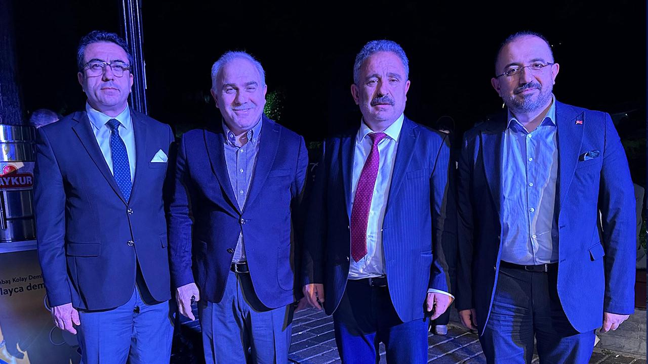 Cansiparane Bir Şekilde O Hak Nöbetini Tutmaya Devam Ediyorlar