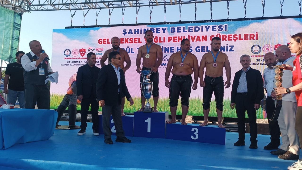 1500 Pehlivan Yarıştı, Birinciye Milyonlarca Liralık Altın Kemer Verildi