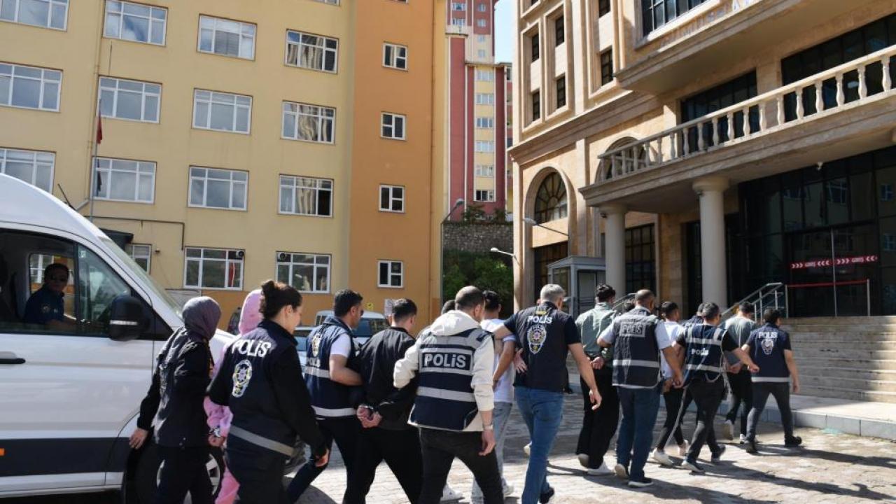 62 ilde 332 kişiyi dolandırdılar!