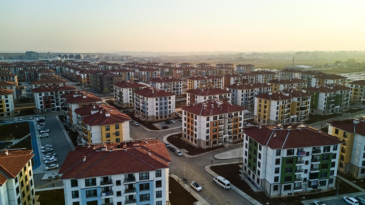 Asrın inşa seferberliği sürüyor! Bakan Kurum: Teslimatta 250 bini geçtik