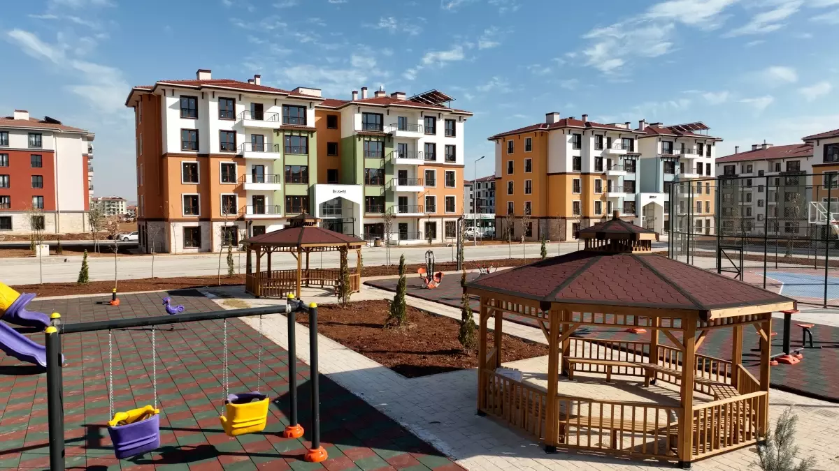 Bakan Kurum: Binlerce konutu daha tamamlama aşamasına getirdik