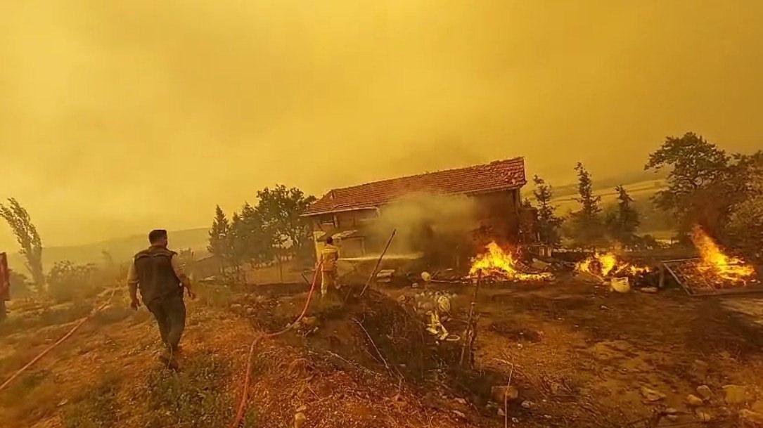 Bakan Yumaklı: 2 günde 150 orman yangını çıktı! 16 yerleşim yeri tahliye edildi