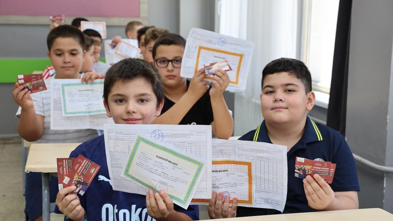 Başkan Şahin’den tüm öğrencilere karne hediyesi