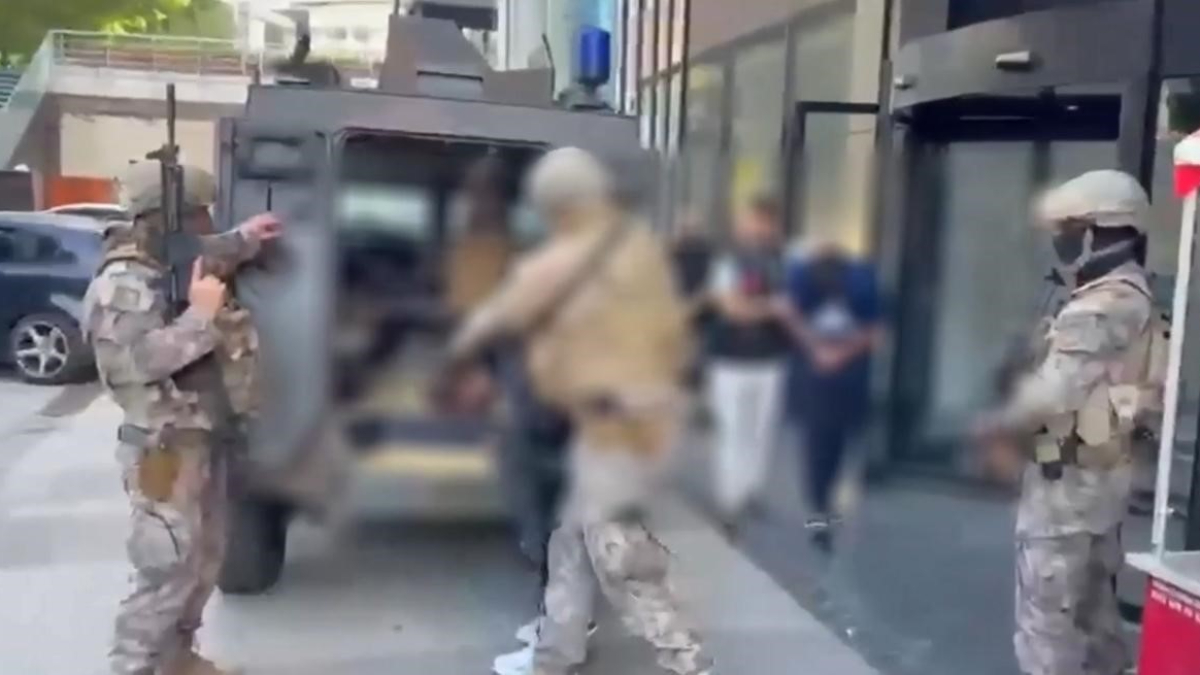 Diyarbakır'da 'Akbaba Operasyonu': 18 tutuklama