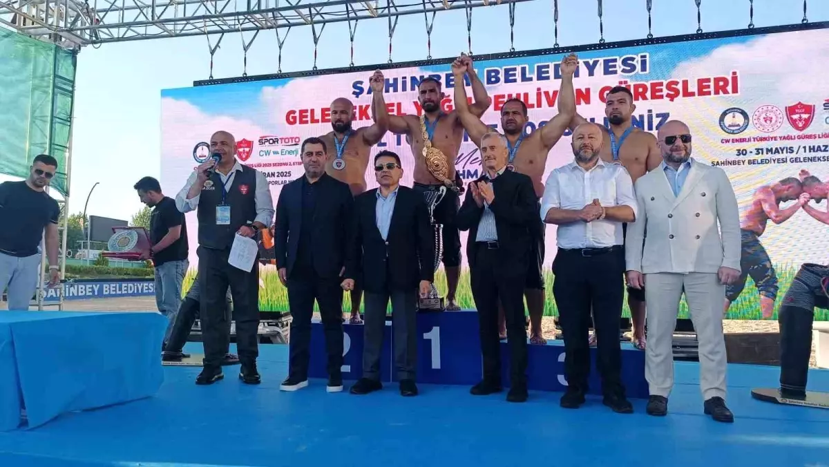 Feyzullah Aktürk, Türkiye Yağlı Güreş Ligi'nde Başpehlivan Oldu